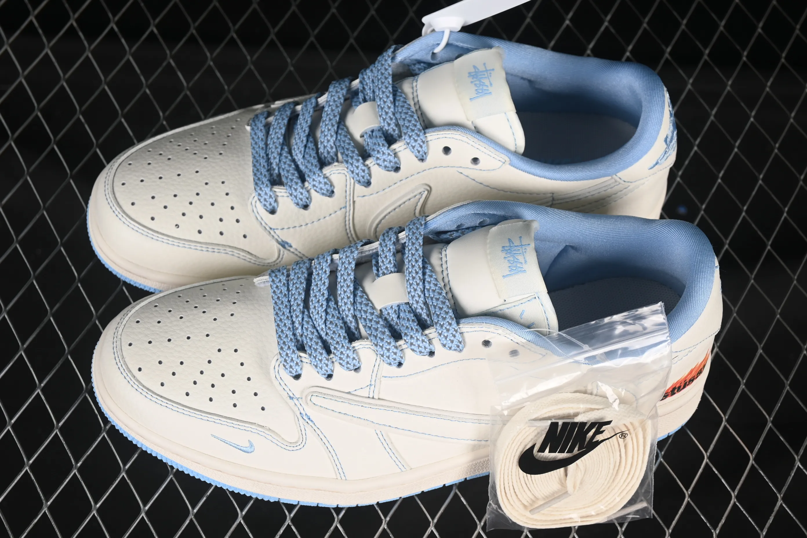 All categories Air Jordan Jordan series basketball shoes Air Jordan 1 Low high-end customized low-top sneakers Travis Scott x Fragment Design x Air Jordan 1 Low OG SP AJ1 Joe 1 Stussi joint rice blue flame low-top cultural casual sneakers ZH2598-229
